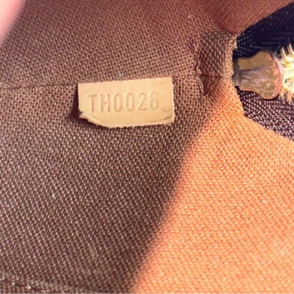 Louis Vuitton Monogram Mini Ellipse Wristlet Clutch - Picture 14 of 14